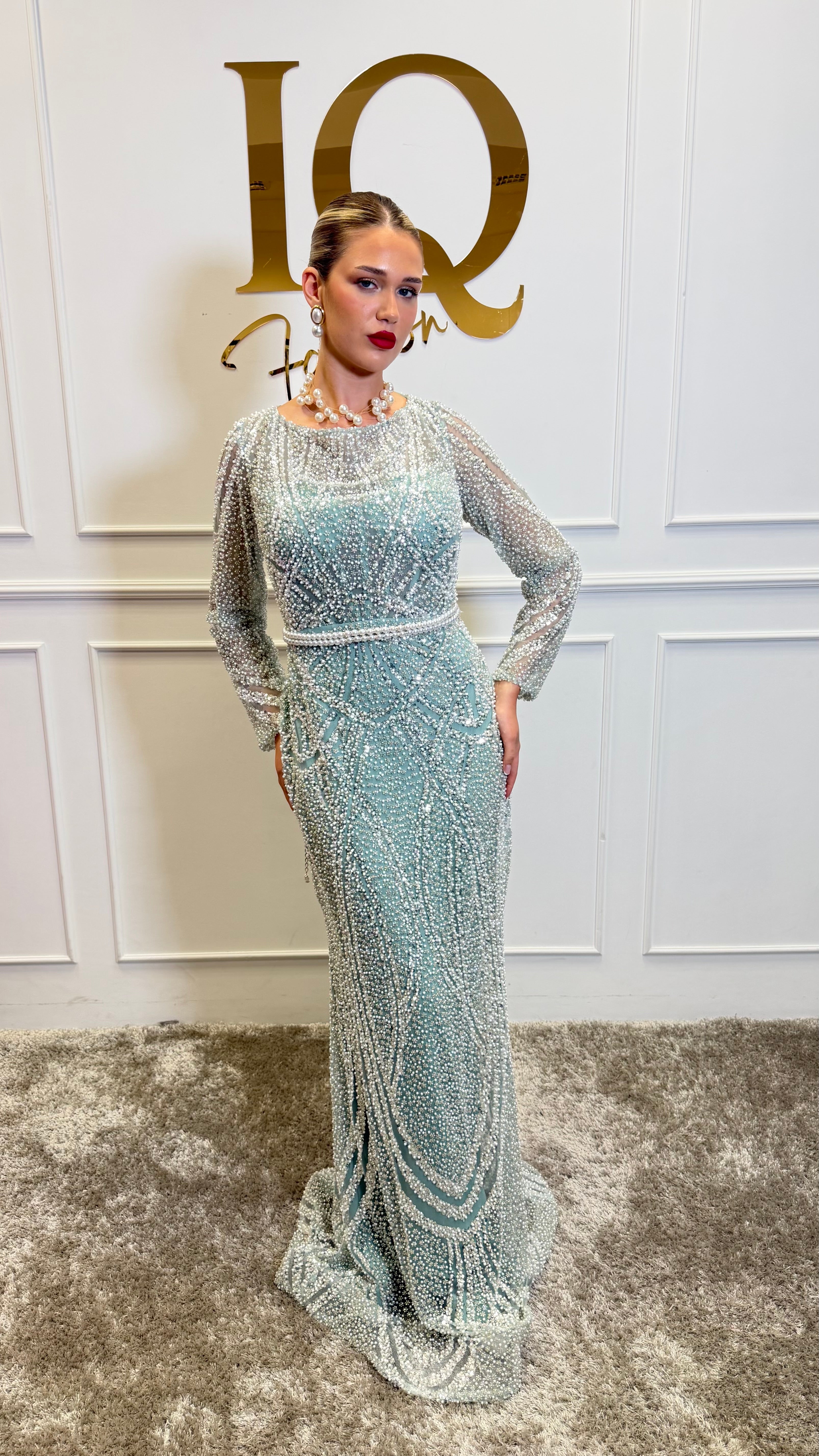 Rochie Dallia Minth de la ELVE STYLE SRL, cu croială elegantă și detalii moderne, vizibilă în imagine.