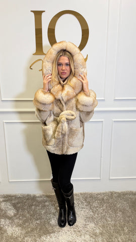 Camel-colored Alcantara wool coat from Elve Style SRL, stylish blanuri with a soft fabric texture.