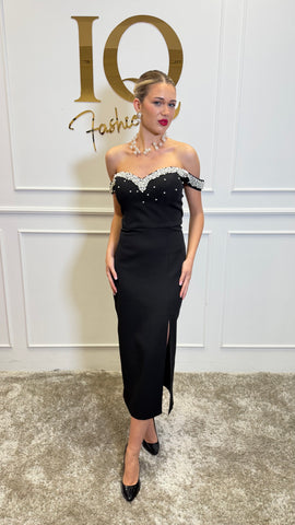 Rochie Evyane cu mânecă scurtă din material negru, de la iqfashioncluj, purtată pe model, stil elegant și casual