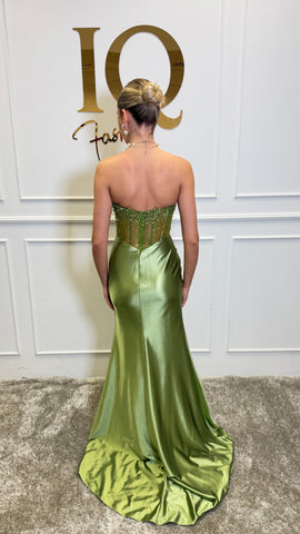 Rochie Amandina Matcha de la iqfashioncluj, rochie elegantă în culoare verde măr, cu croială feminină și detalii stilate.
