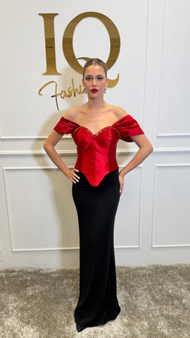 Rochie cu corset și fustă Chillia Black-Red de la iqfashioncluj, detaliu în nuanțe negre și roșii cu croială elegantă.