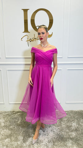 Rochie Dolly Fuchsia din colecția iqfashioncluj, rochie elegantă cu croială fluida și culoare vibrantă, perfectă pentru evenimente.