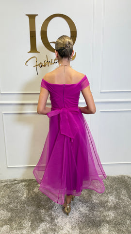 Rochie Dolly Fuchsia din colecția IQ Fashion Cluj, stil modern, material plăcut, pentru ocazii speciale, în culoare fucsia vibrantă