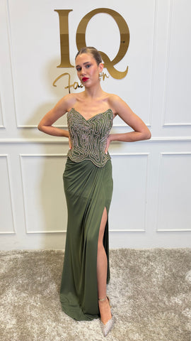 Rochie Asemia verde oliv de la iqfashioncluj, model elegant, din material ușor, purtată pe manechin.