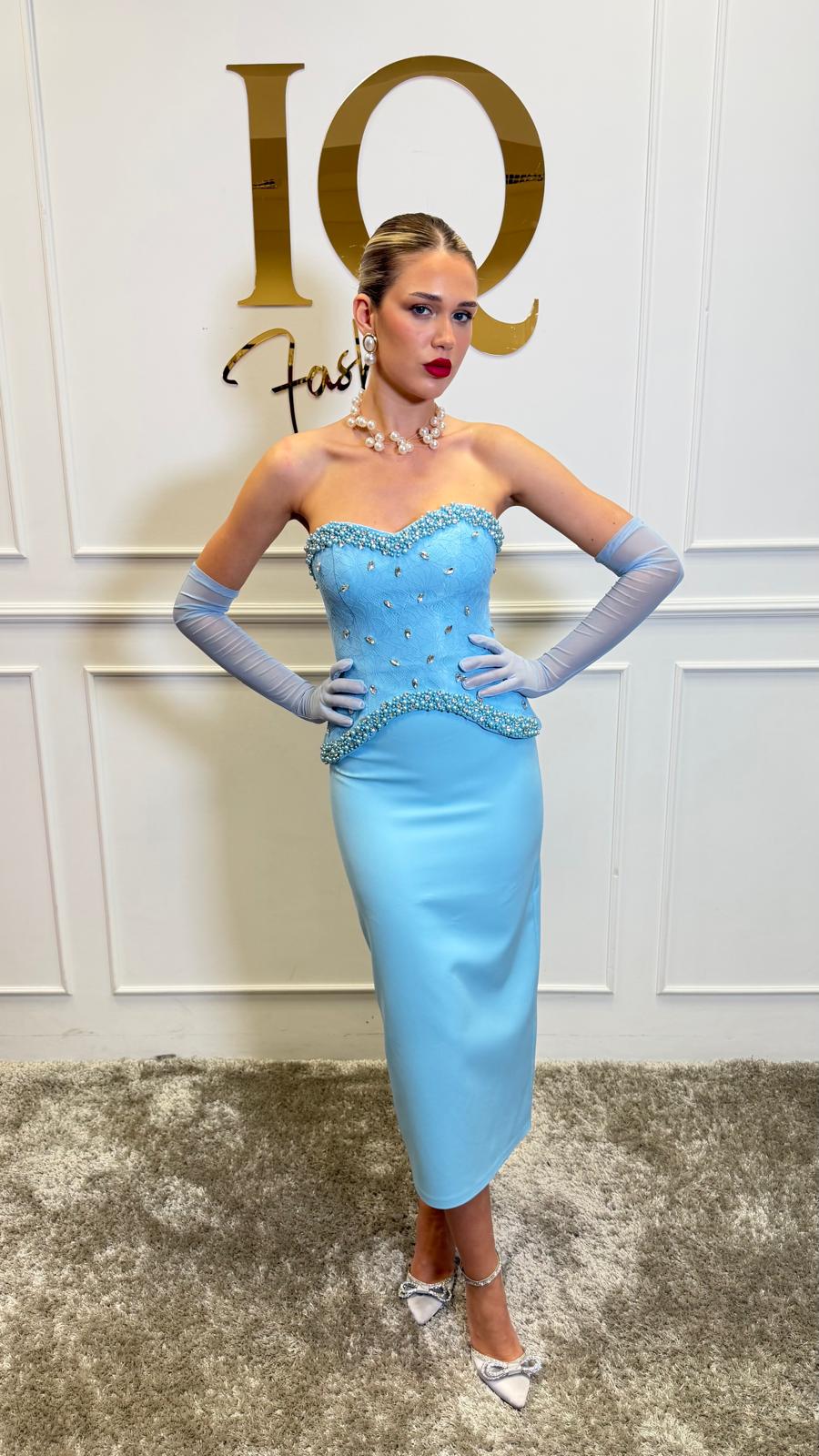 Rochie Senzation Blue de la iqfashioncluj, imagine cu detalii elegante și croială stilată, în nuanță albastră vibrantă.