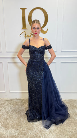Rochie dark blue din colecția Dragon de la iqfashioncluj, model elegant cu detalii moderne, vizibilă în imagine.