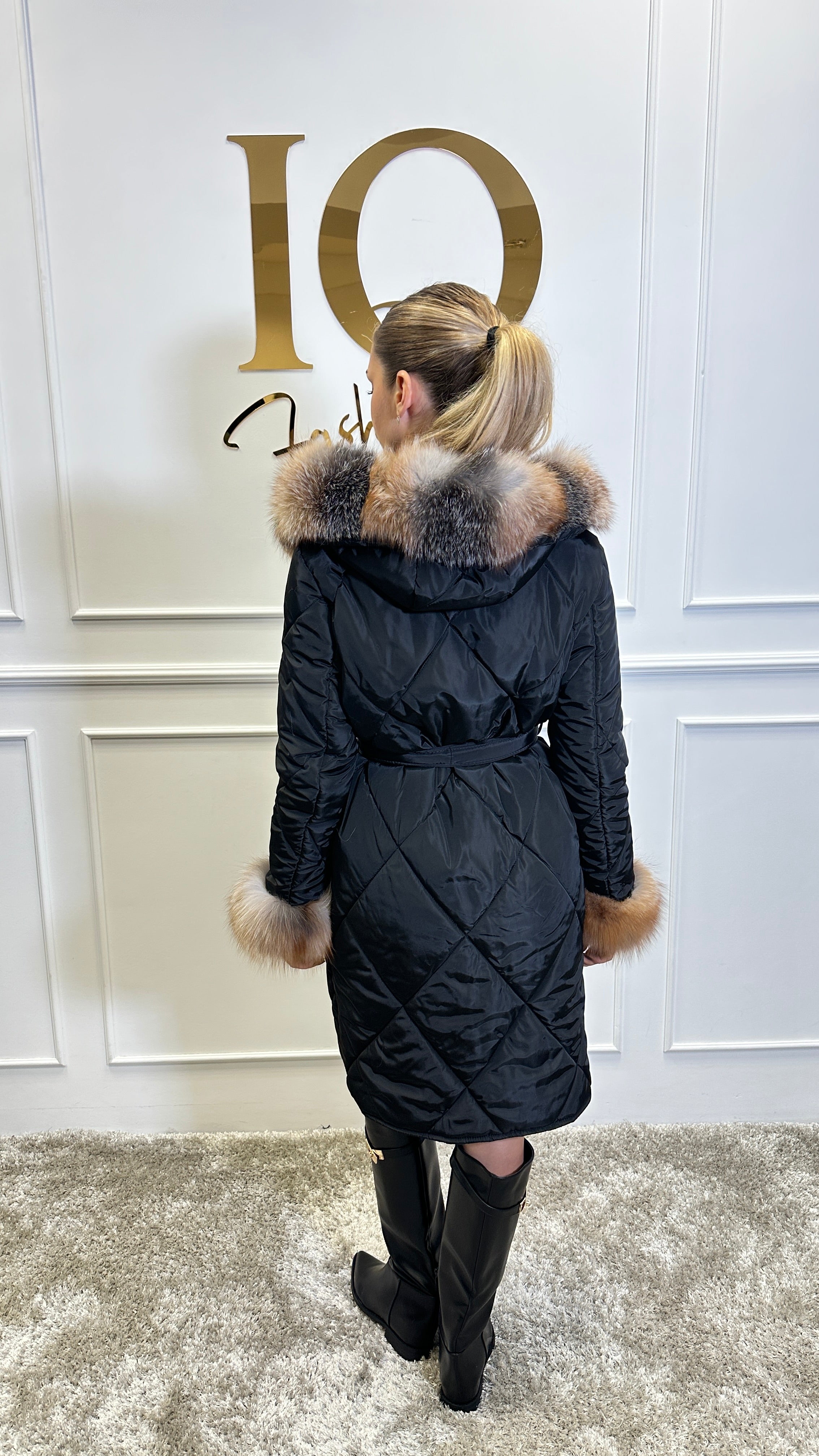 Black and gold faux fur coat from ELVE STYLE SRL, featuring a luxurious natural fur appearance and stylish design.