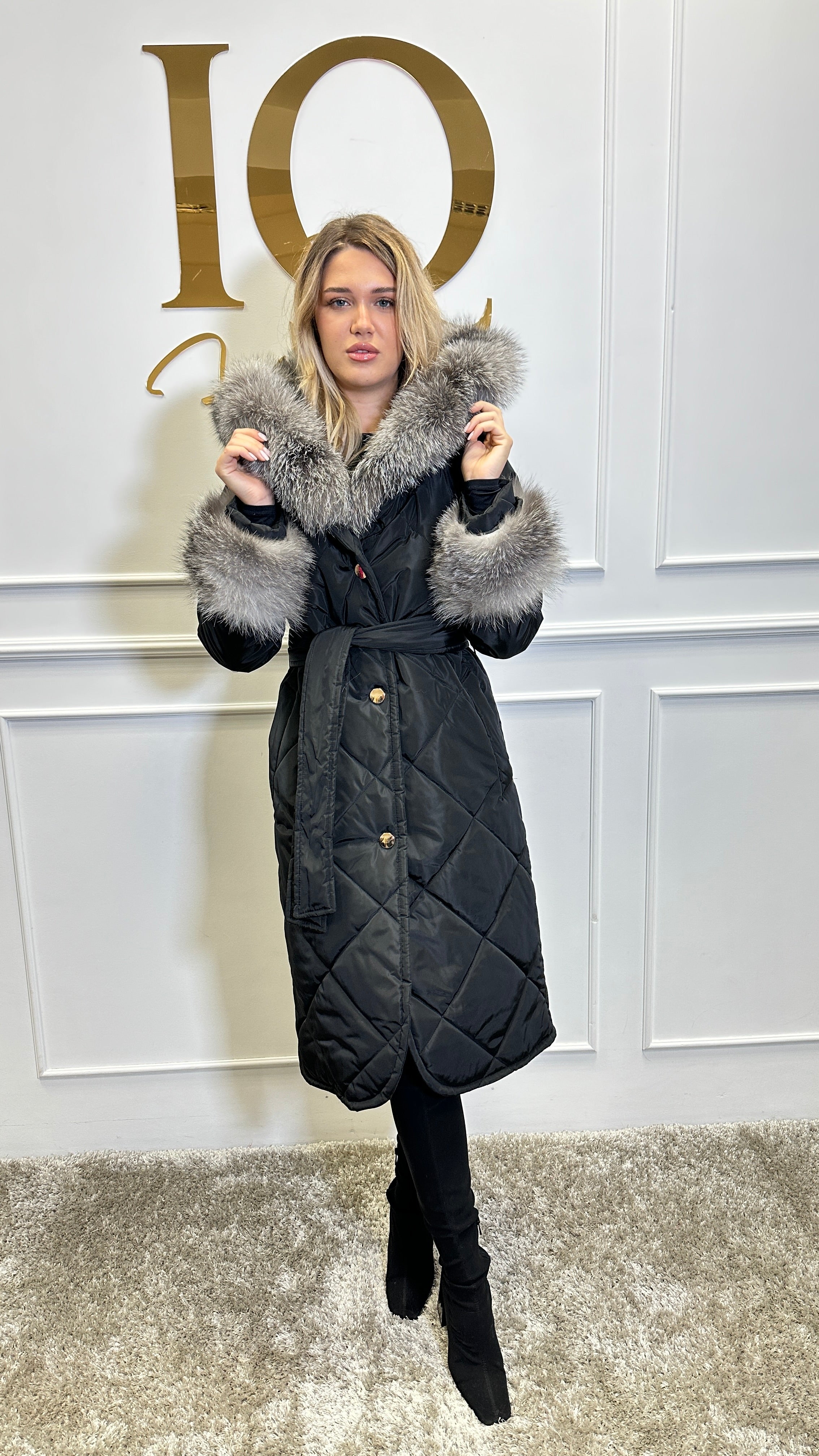 Black and grey natural fur-lined coat from ELVE STYLE SRL, stylish Haina fas cu blana naturala Leyla for cold weather.