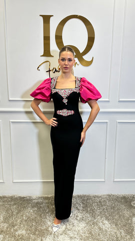 Rochie de damă Roses cu mânecă lungă în nuanțe fucsia și negru, de la iqfashioncluj, model elegant și modern.